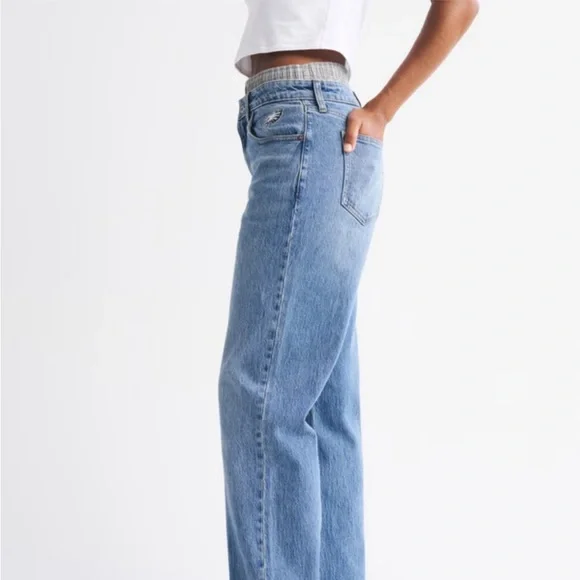 A&F NFL Curve Love High Rise 90s Relaxed Philadelphia Eagles Embroidered Jeans - Picture 6 of 11